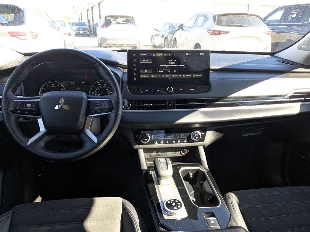 Thumbnail: 2025 Mitsubishi Outlander - 27