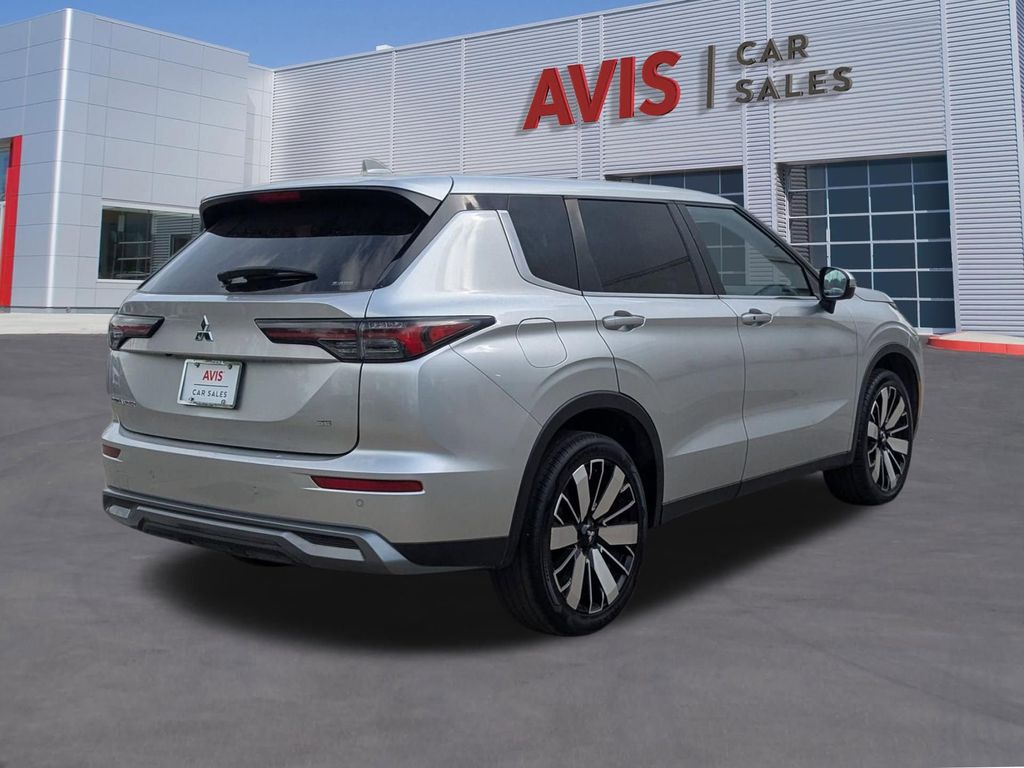 Thumbnail: 2025 Mitsubishi Outlander - 6
