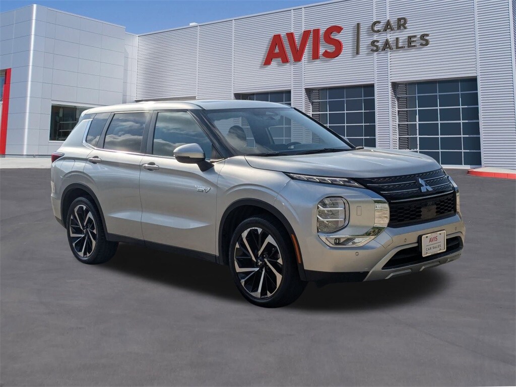 2023 Mitsubishi Outlander PHEV SE photo 3
