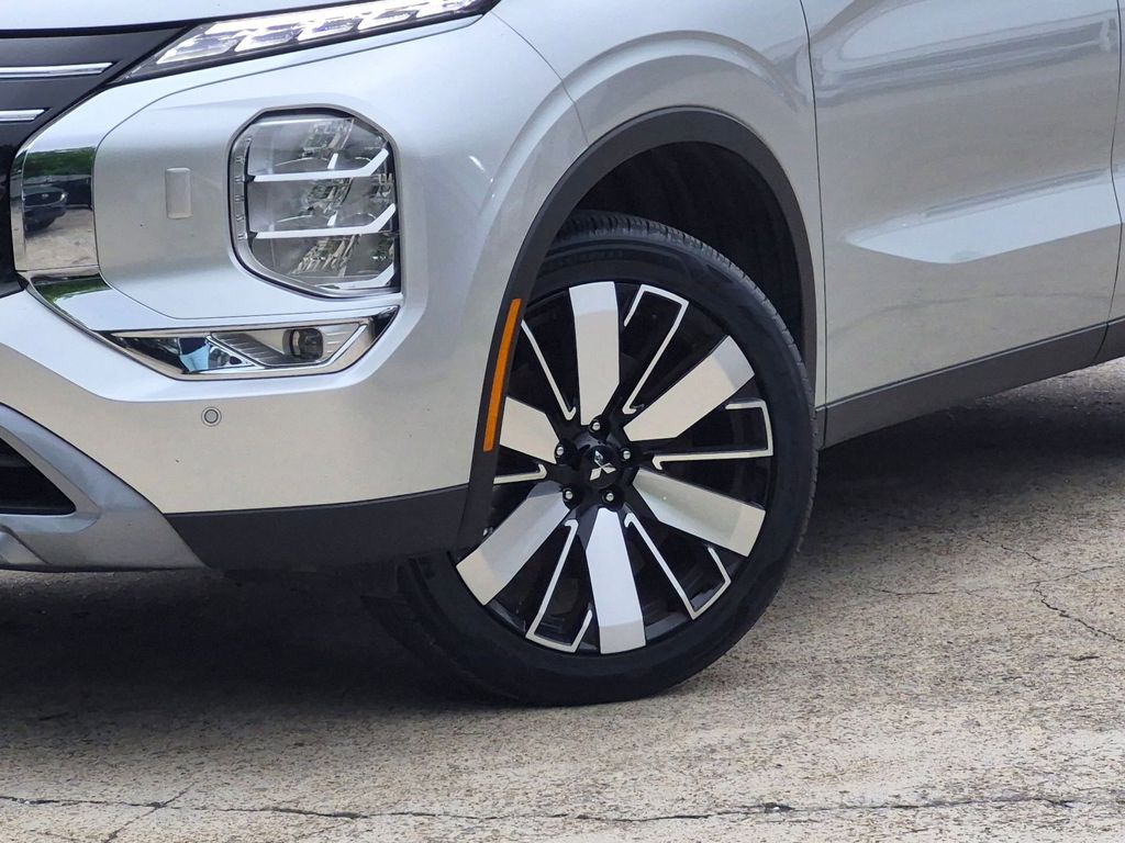 Thumbnail: 2025 Mitsubishi Outlander - 31