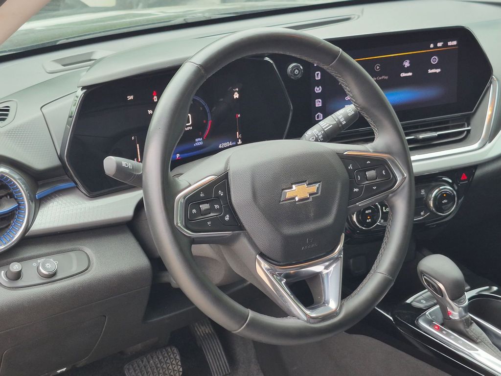 Thumbnail: 2025 Chevrolet Trax - 15
