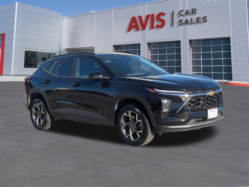 Thumbnail: 2025 Chevrolet Trax - 3