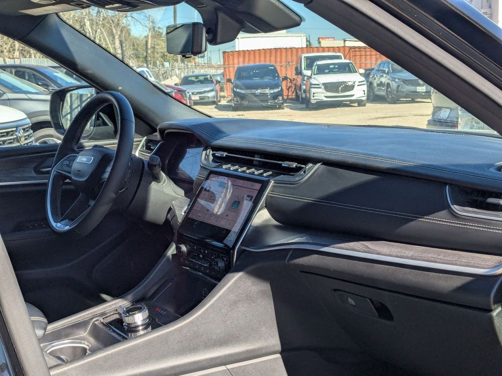 Thumbnail: 2024 Jeep Grand Cherokee L - 32