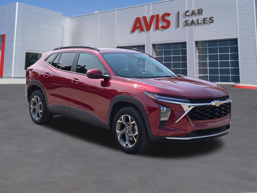 Thumbnail: 2025 Chevrolet Trax - 3
