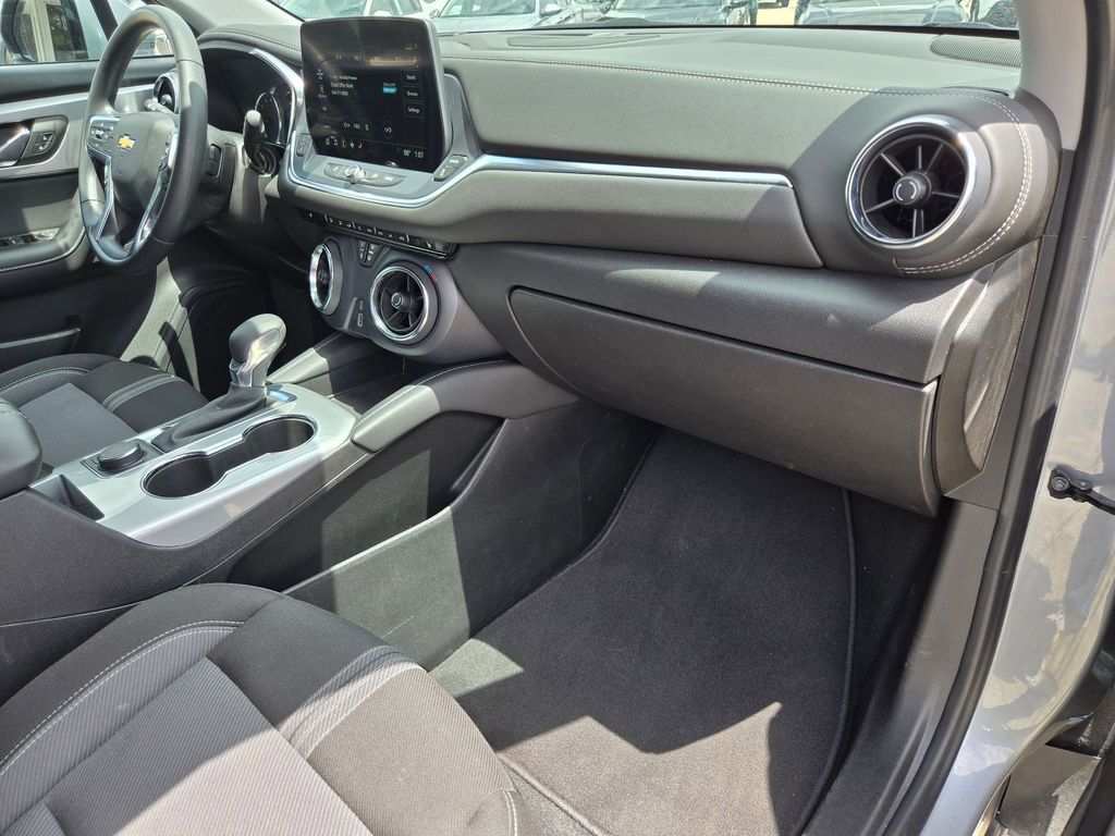 Thumbnail: 2025 Chevrolet Blazer - 32