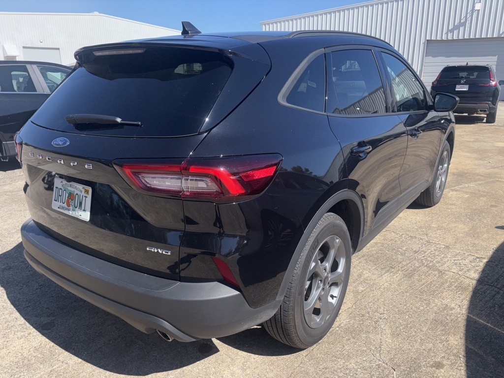 Thumbnail: 2025 Ford Escape - 4