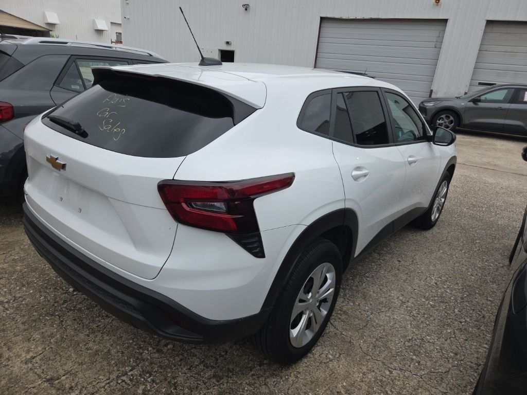 Thumbnail: 2025 Chevrolet Trax - 8