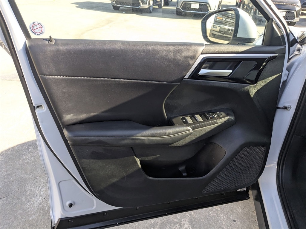 Thumbnail: 2024 Mitsubishi Outlander - 11