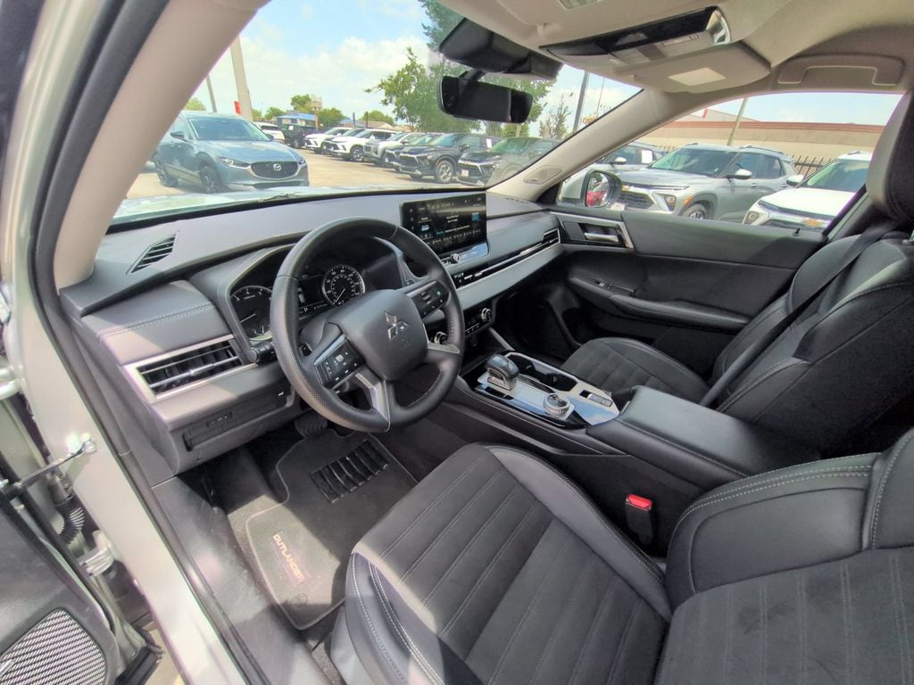 Thumbnail: 2025 Mitsubishi Outlander - 15