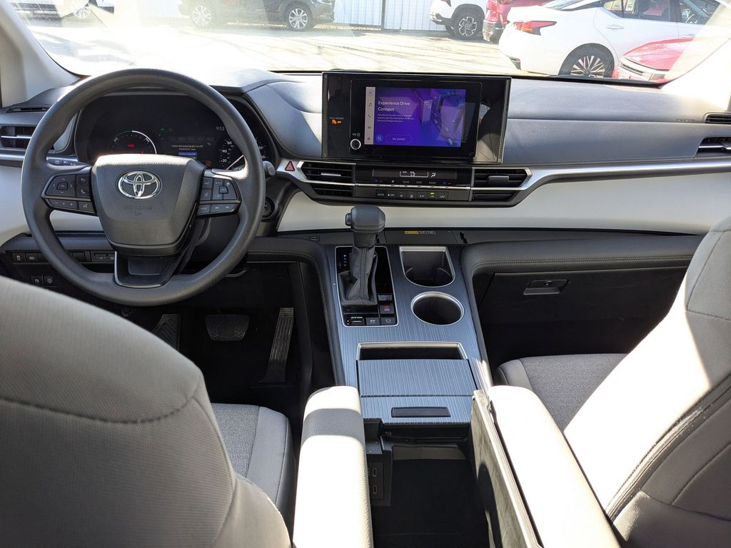 Thumbnail: 2025 Toyota Sienna - 24