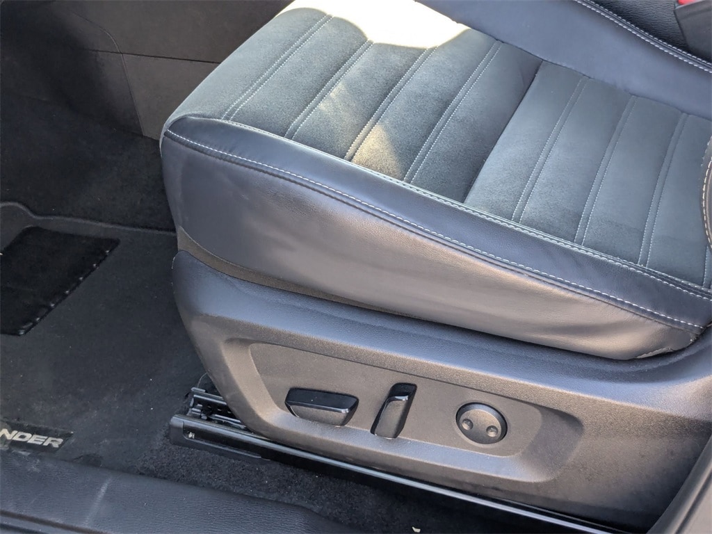 Thumbnail: 2025 Mitsubishi Outlander - 23