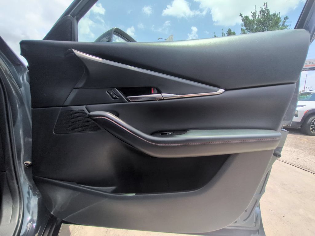 Thumbnail: 2025 Mazda CX-30 - 32