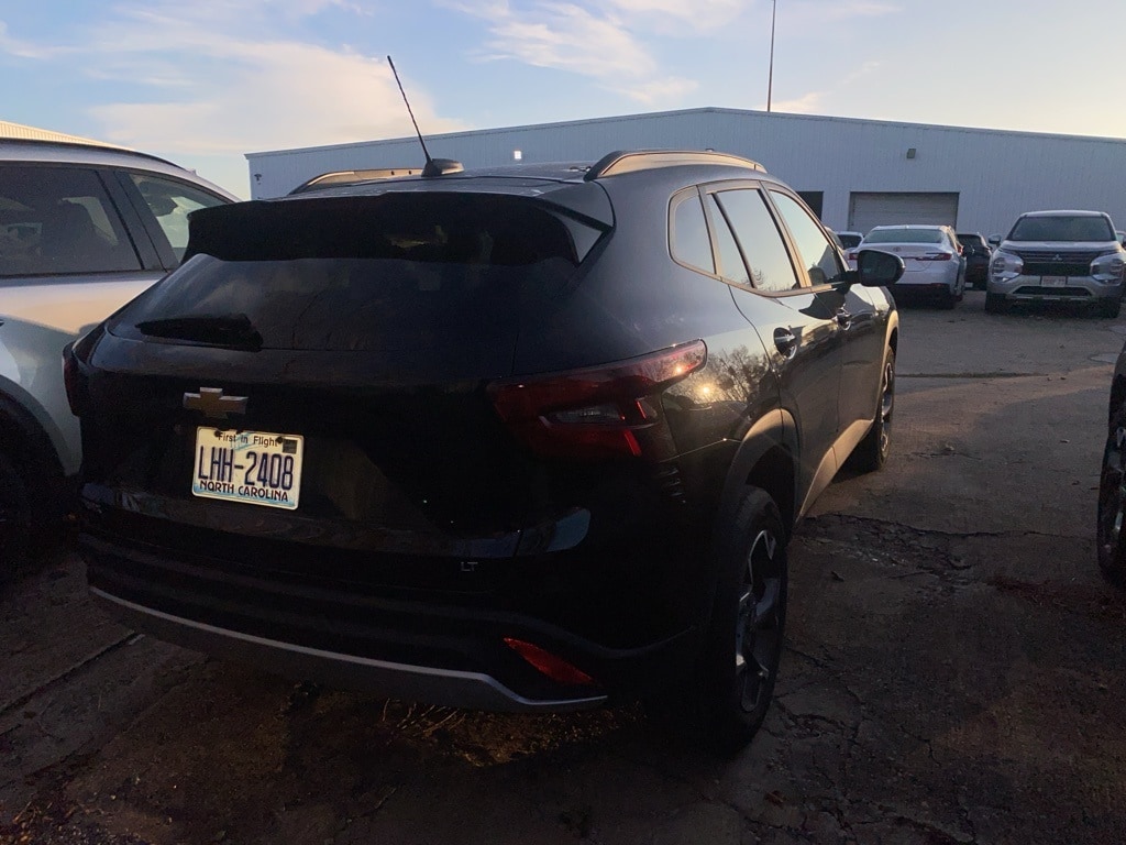 Thumbnail: 2025 Chevrolet Trax - 5