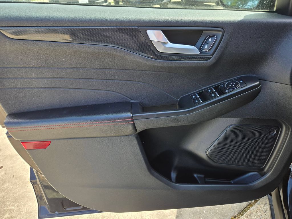 2025 Ford Escape ST-Line - Photo 13