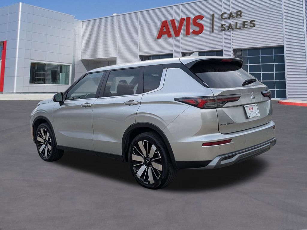 Thumbnail: 2025 Mitsubishi Outlander - 9