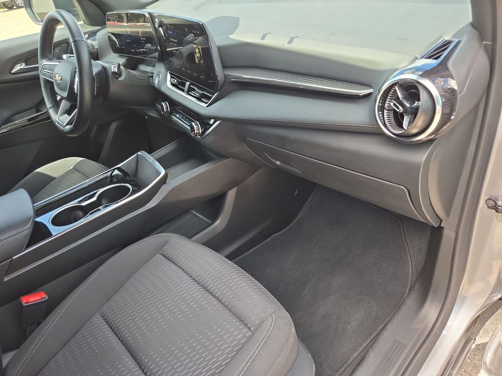 Thumbnail: 2025 Chevrolet Equinox - 32