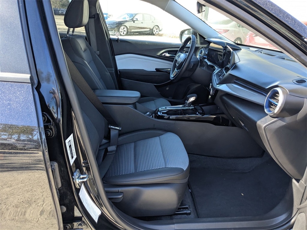 Thumbnail: 2025 Chevrolet Trax - 30