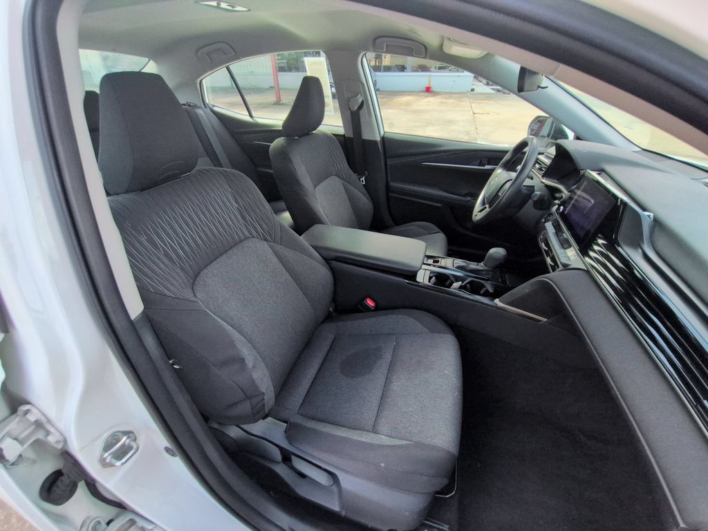 Thumbnail: 2025 Toyota Camry - 30