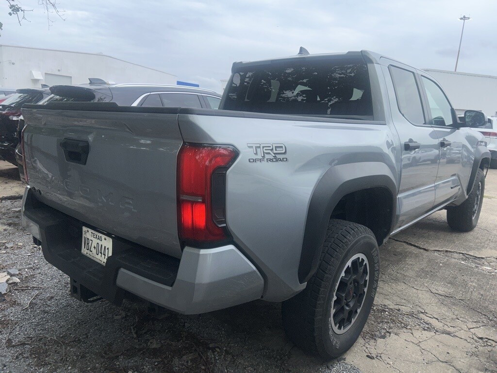 2024 Toyota Tacoma photo 3