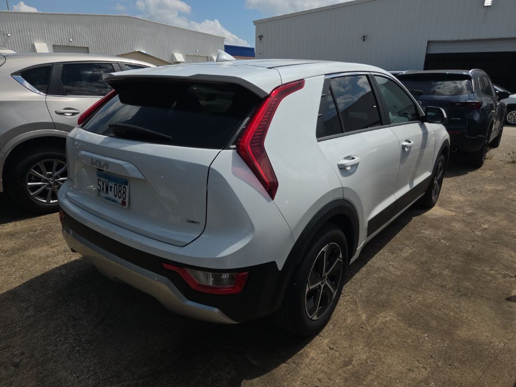 Thumbnail: 2025 Kia Niro - 9