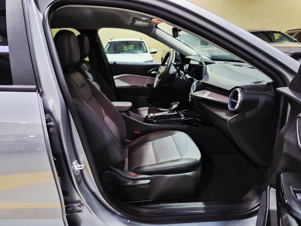 Thumbnail: 2025 Chevrolet Trax - 29