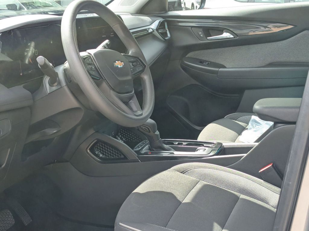 Thumbnail: 2025 Chevrolet TrailBlazer - 21