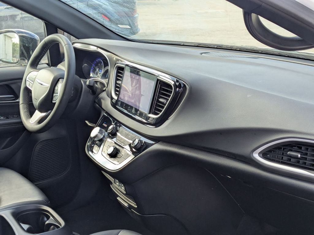 Thumbnail: 2025 Chrysler Pacifica - 24