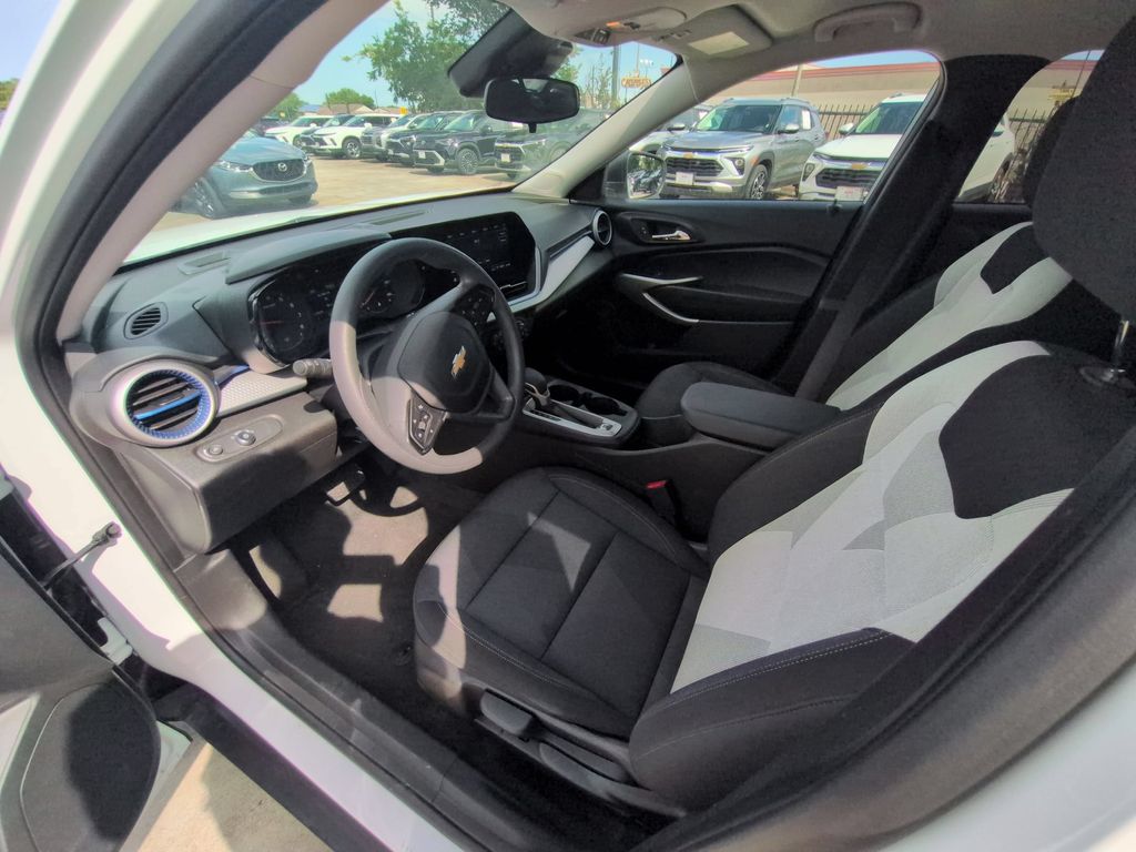 Thumbnail: 2025 Chevrolet Trax - 15