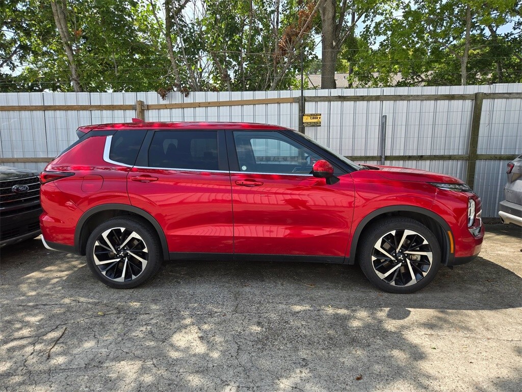 Thumbnail: 2024 Mitsubishi Outlander - 4
