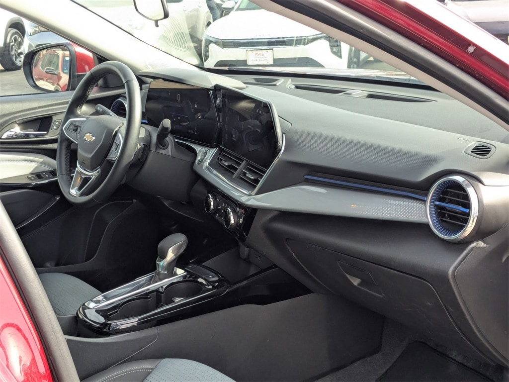 Thumbnail: 2025 Chevrolet Trax - 31