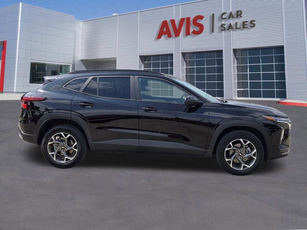 Thumbnail: 2025 Chevrolet Trax - 5