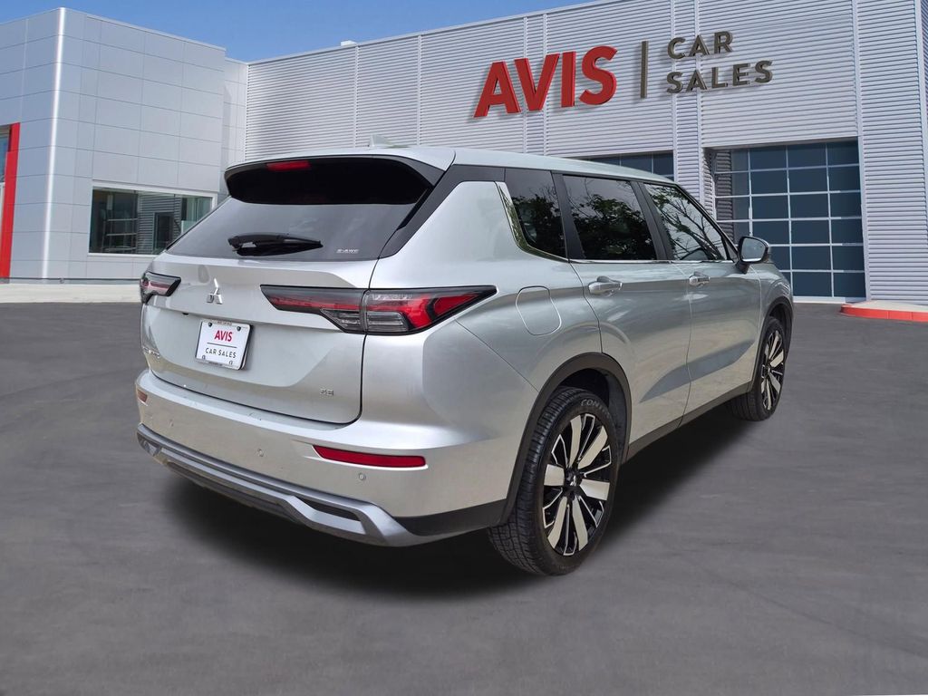 Thumbnail: 2025 Mitsubishi Outlander - 5