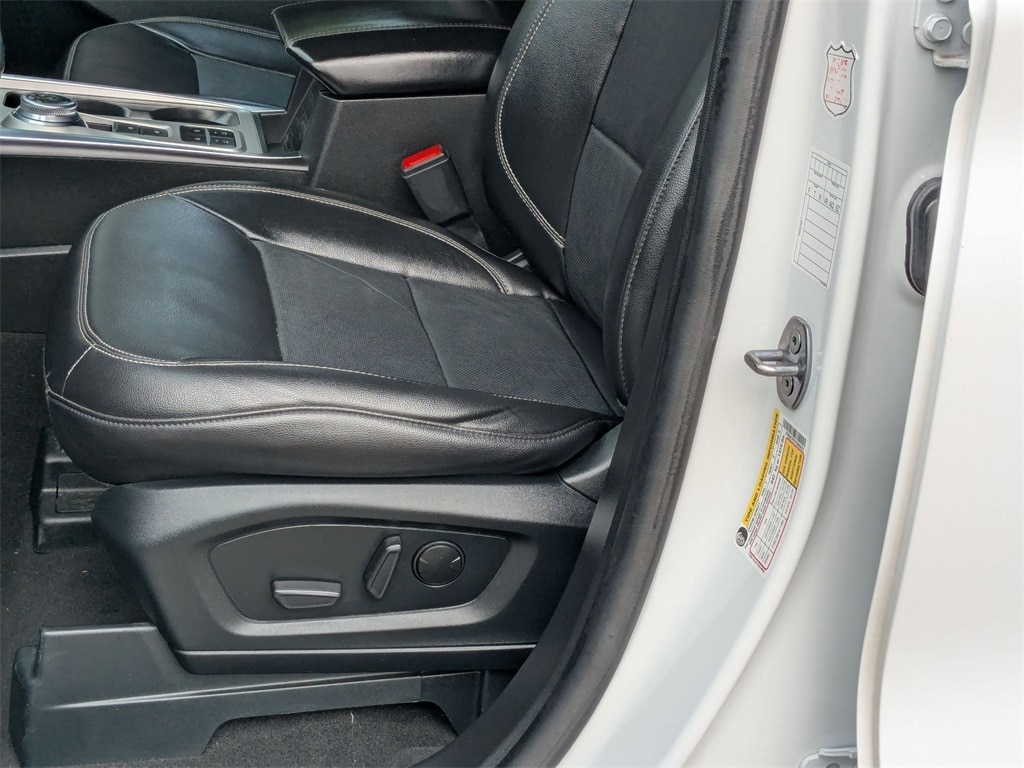 2023 Ford Explorer Limited 24
