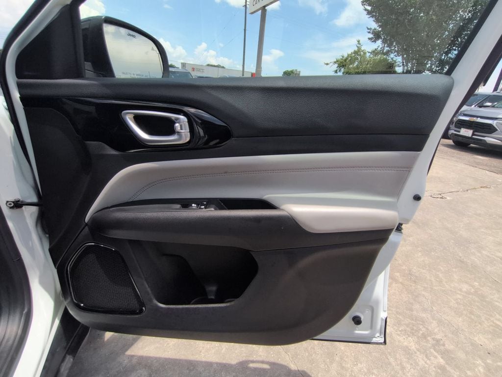 Thumbnail: 2025 Jeep Compass - 32