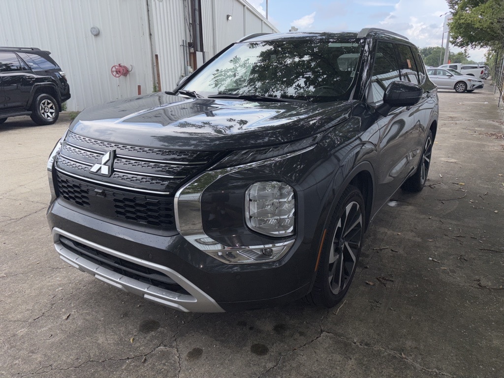 Thumbnail: 2024 Mitsubishi Outlander - 1