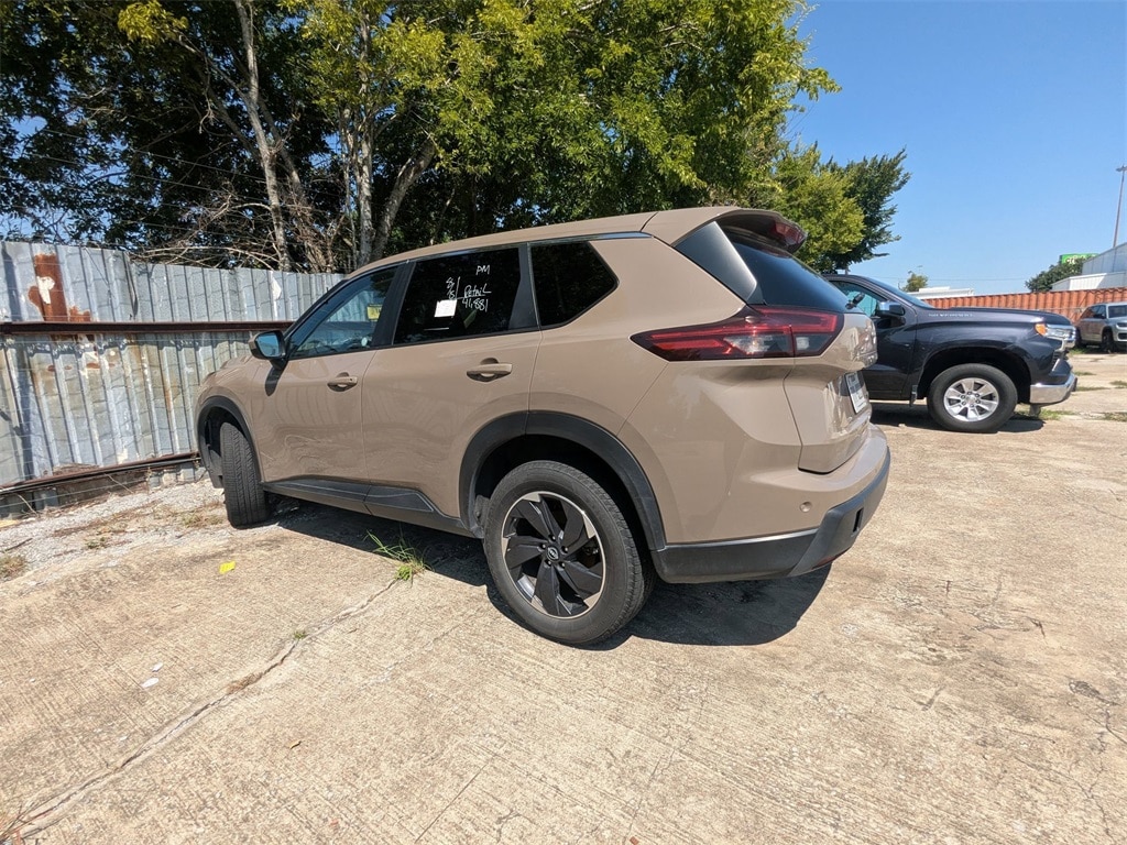 2024 Nissan Rogue SV photo 2