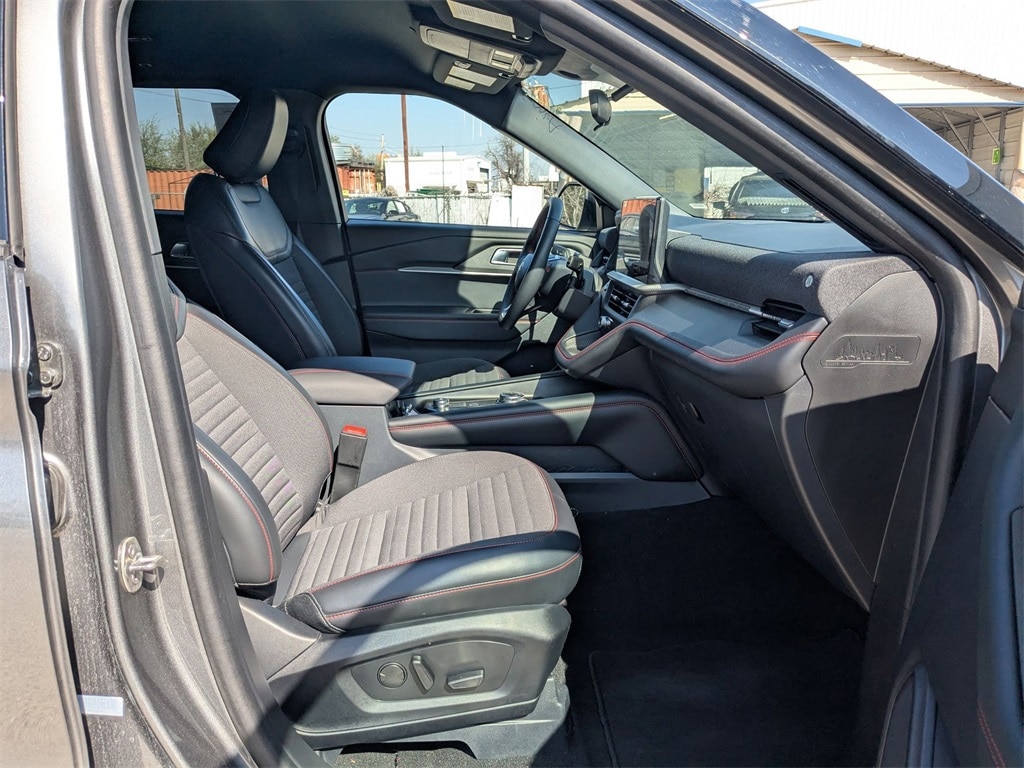 Thumbnail: 2025 Ford Explorer - 32