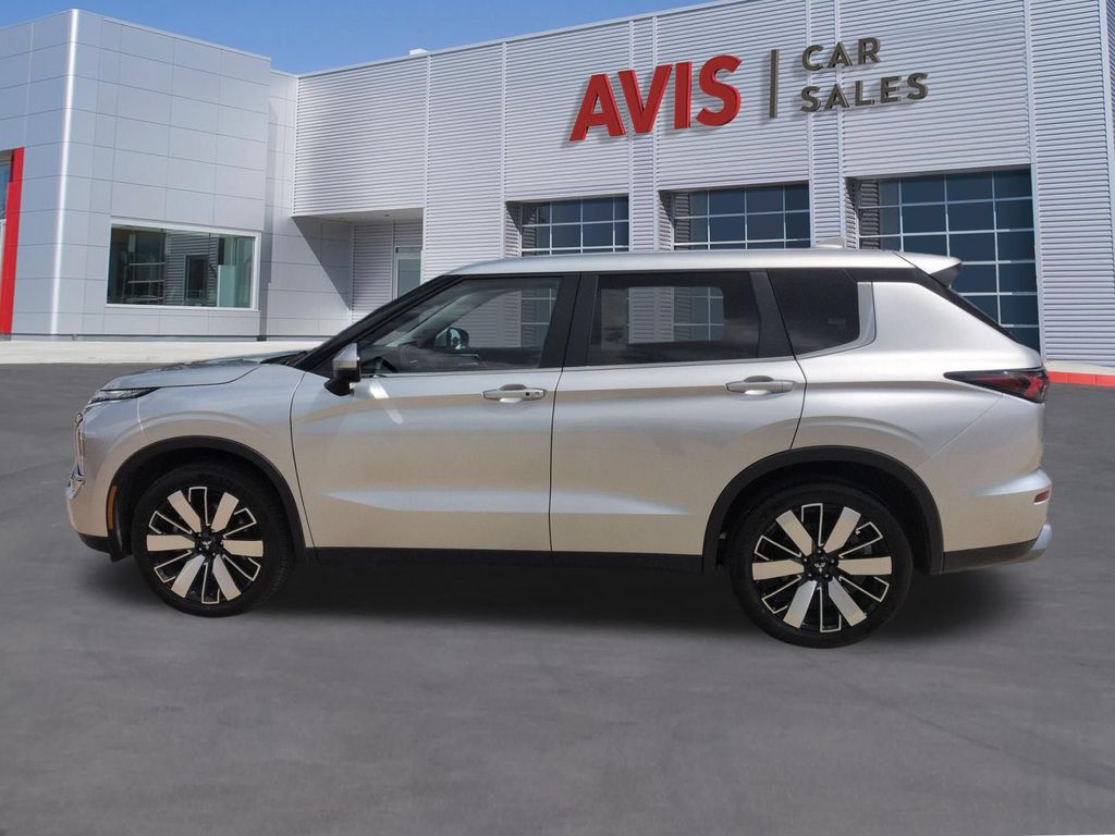 Thumbnail: 2025 Mitsubishi Outlander - 10