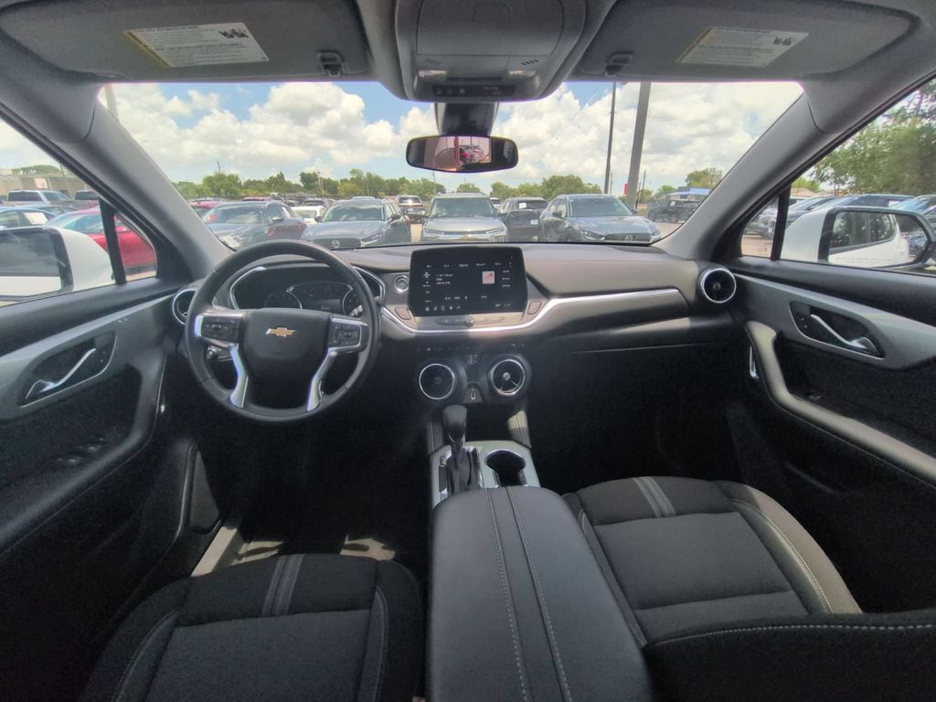 Thumbnail: 2025 Chevrolet Blazer - 25