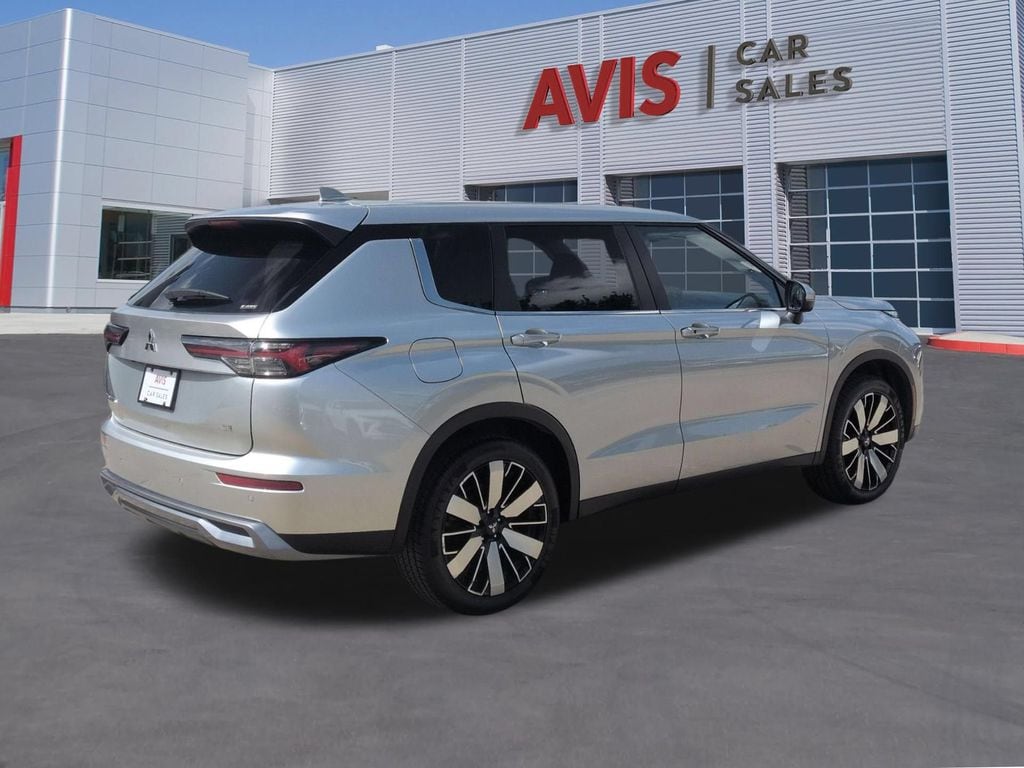 Thumbnail: 2025 Mitsubishi Outlander - 6