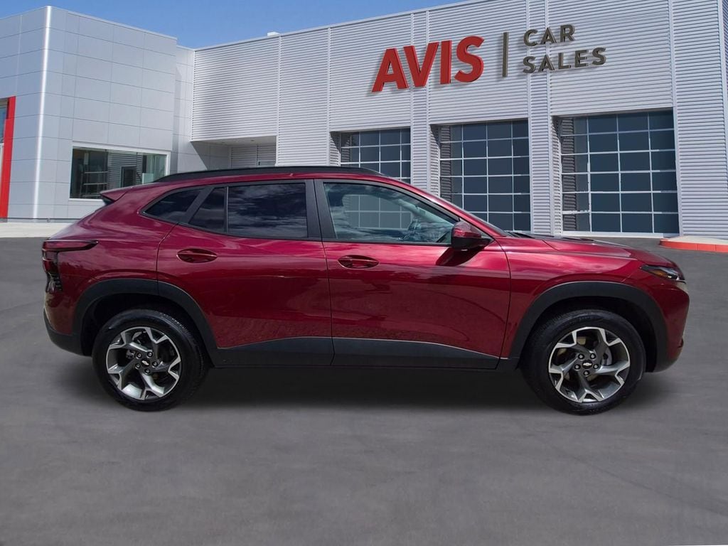 Thumbnail: 2025 Chevrolet Trax - 5