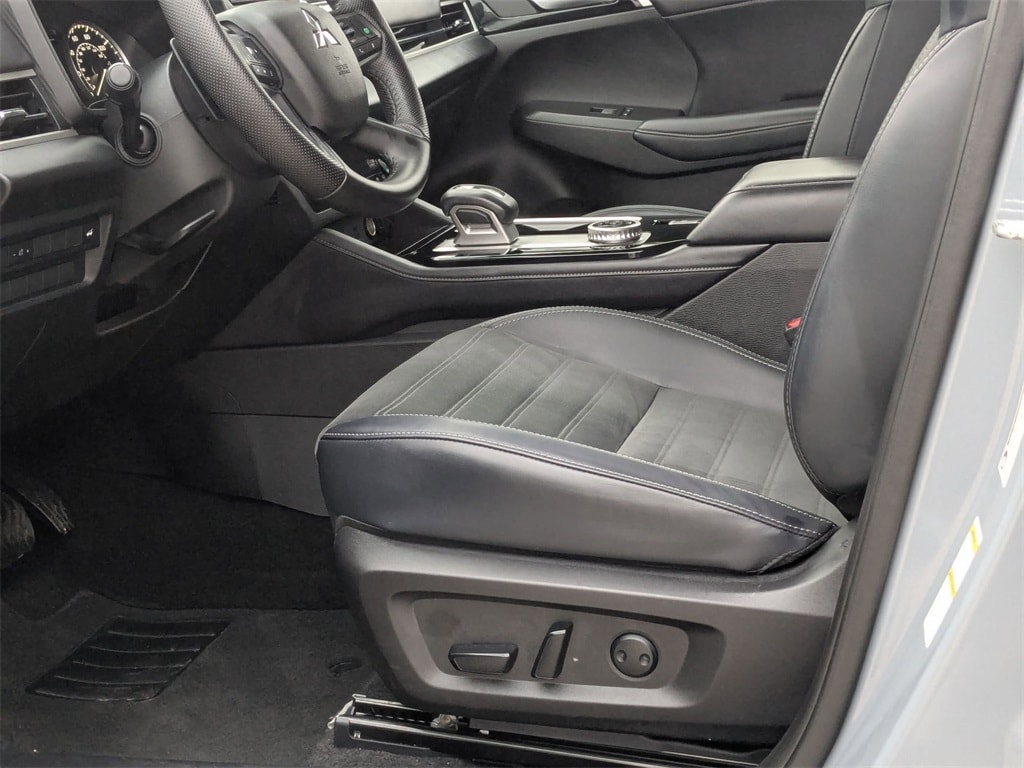 Thumbnail: 2025 Mitsubishi Outlander - 23