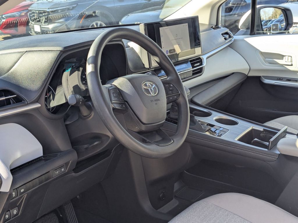 Thumbnail: 2025 Toyota Sienna - 14