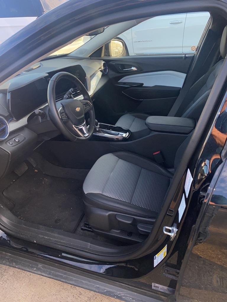 Thumbnail: 2025 Chevrolet Trax - 5