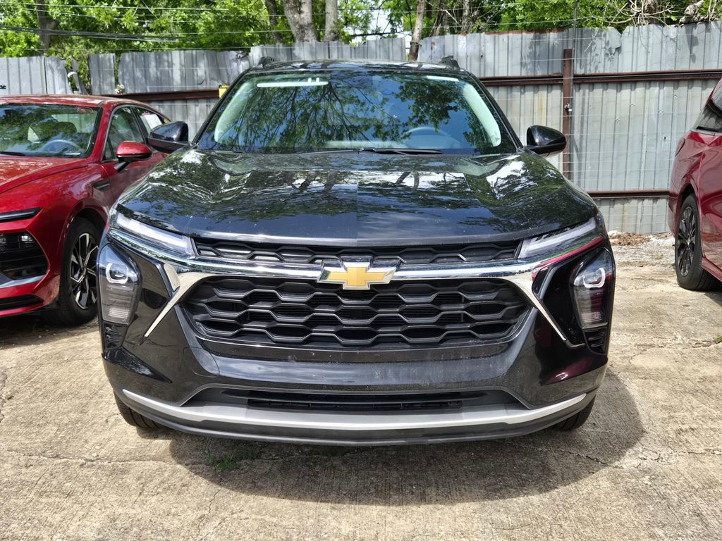 Thumbnail: 2025 Chevrolet Trax - 2