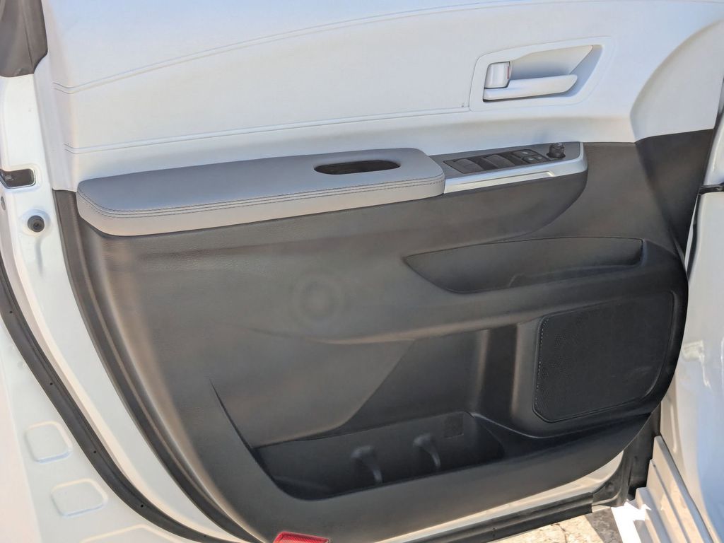 Thumbnail: 2025 Toyota Sienna - 11