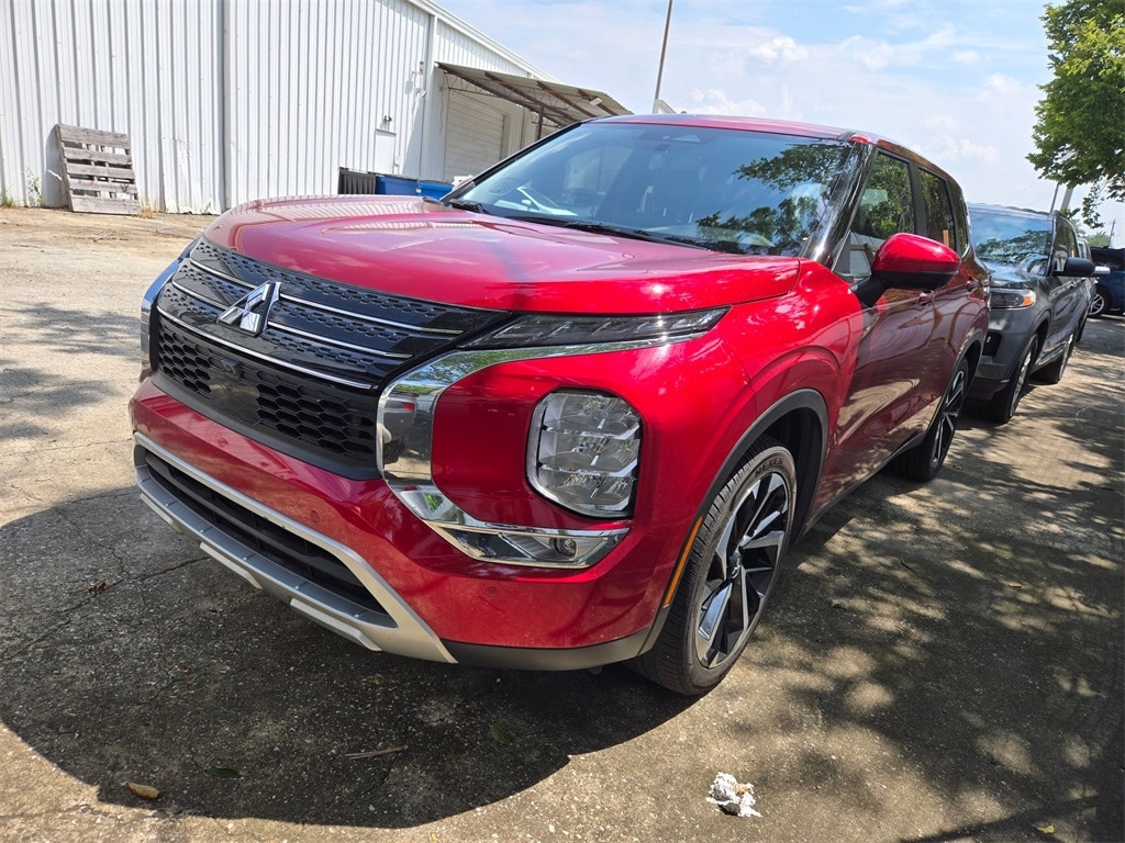 Thumbnail: 2024 Mitsubishi Outlander - 1
