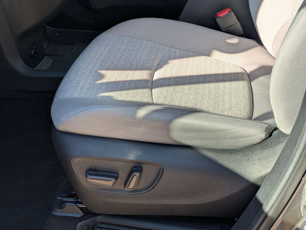 Thumbnail: 2025 Toyota Sienna - 23