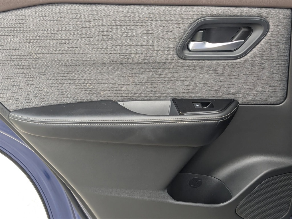 Thumbnail: 2023 Nissan Rogue - 24