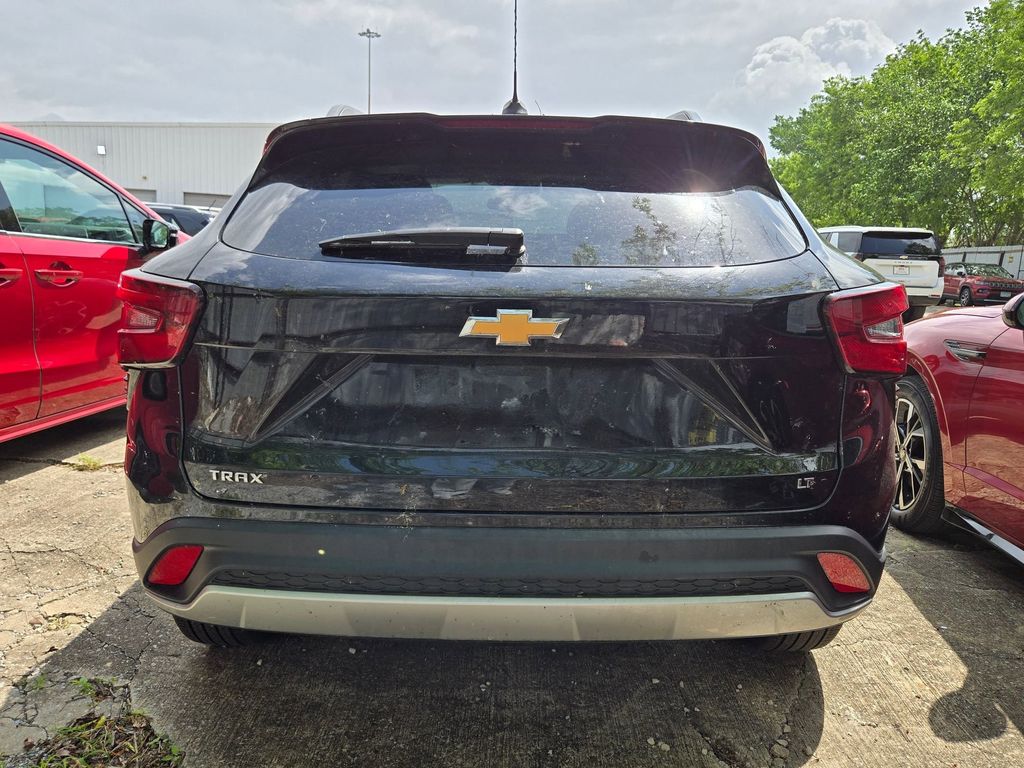 Thumbnail: 2025 Chevrolet Trax - 5